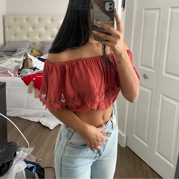 Off-Shoulder Top - Picture 3 of 4